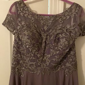 Beautiful NEVER WORN JJ’S HOUSE MOTHER OF THE GROOM DRESS!